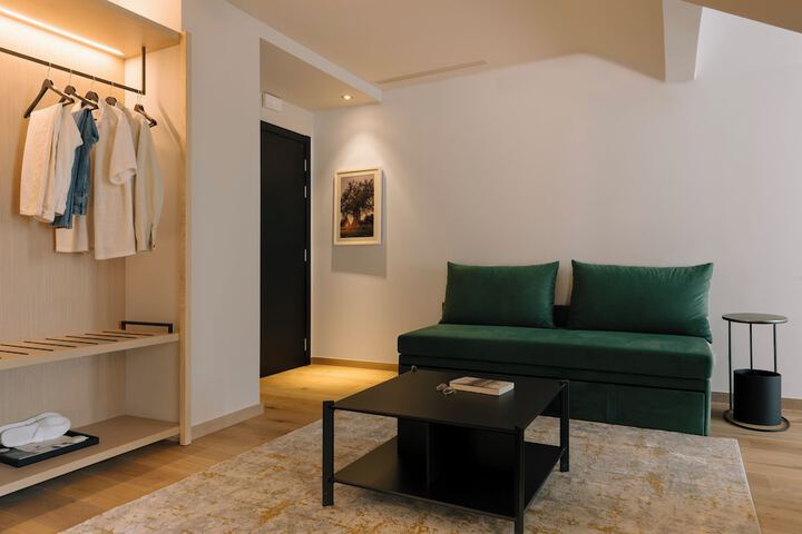 Room 28 of 43