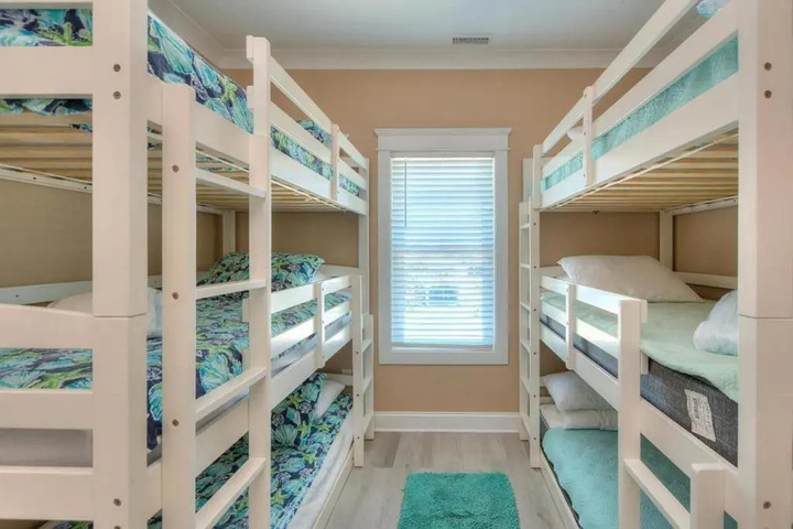 Room 4 of 28