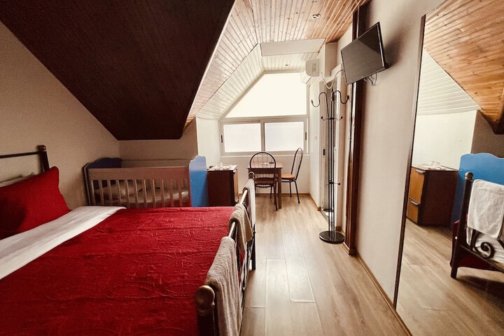 Room 23 of 74