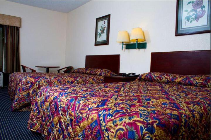 2 Queen Beds (1 of 2)