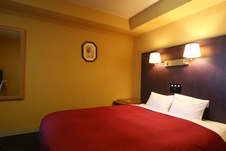 Room 11 of 37