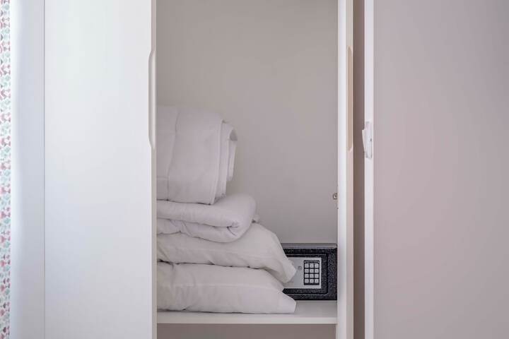 Room 96 of 212