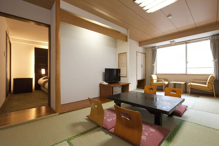 Room 15 of 93