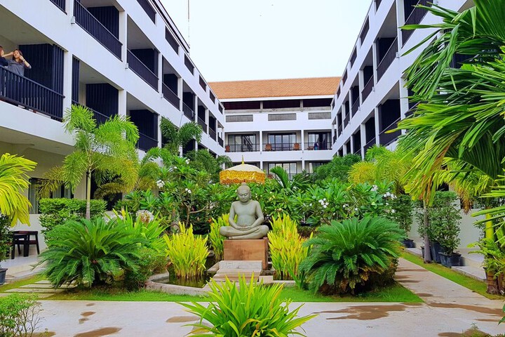 Hotel 70 of 80