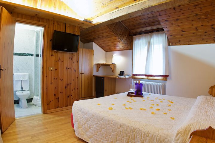 Room 2 of 31