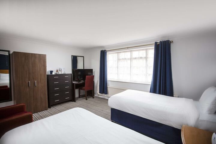 Room 10 of 114