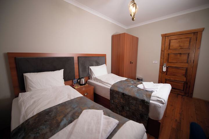 Room 15 of 27