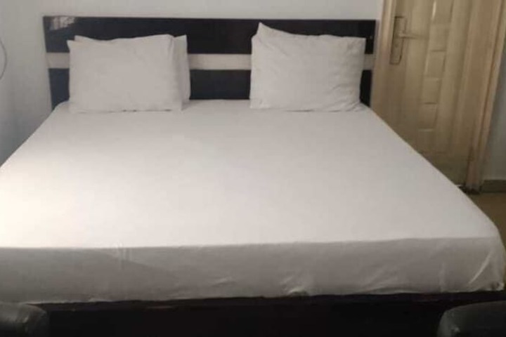 Room 10 of 24