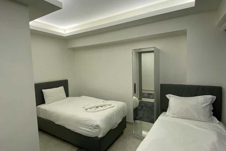 Room 5 of 6
