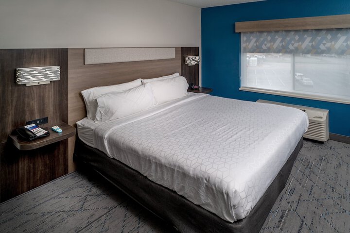 1 King Suite (4 of 12)