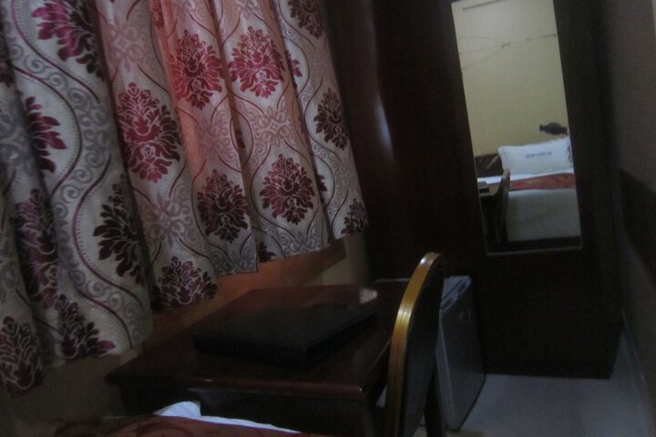 Room 25 of 33