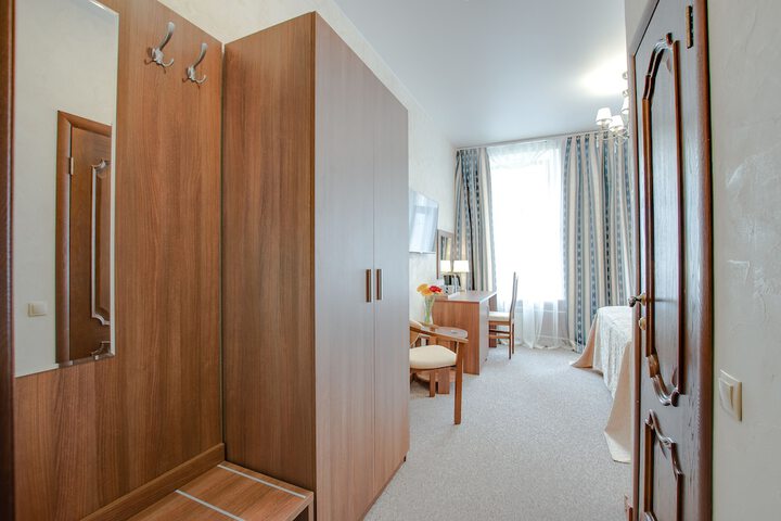 Room 26 of 126