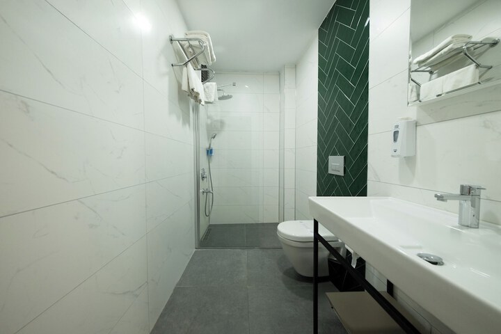 Room 60 of 82