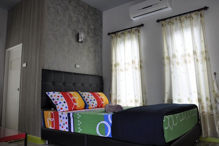 Room 3 of 40