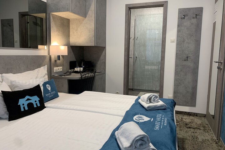 Room 18 of 194