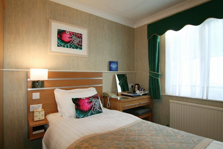 Room 16 of 72