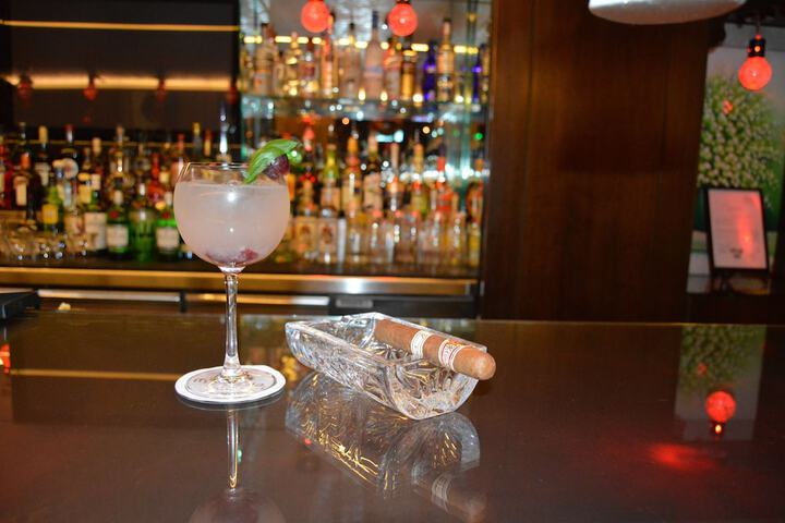 Lounge 81 of 101