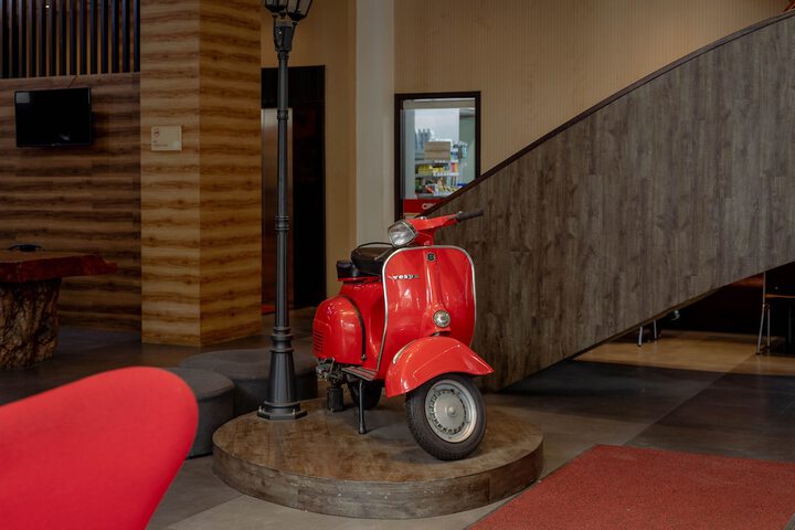 Entrance & Lobby