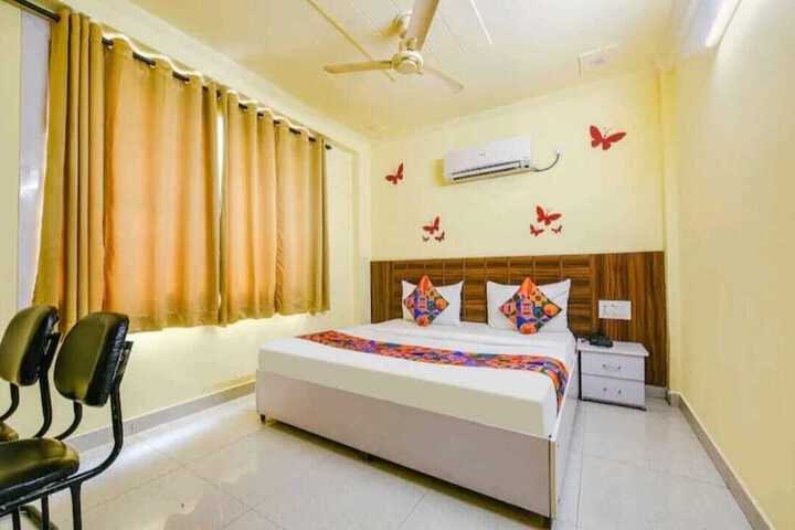 Room 6 of 14