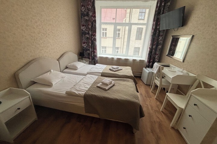 Room 196 of 272