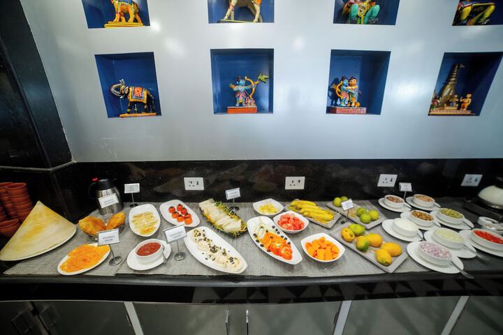 Dining 59 of 76