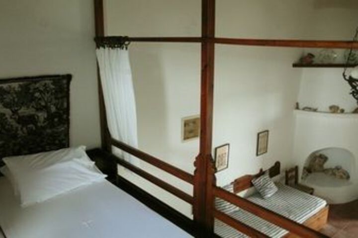 Room 11 of 28