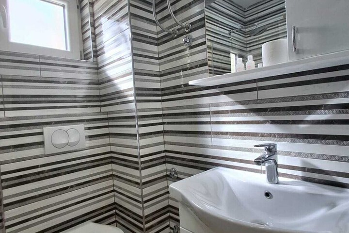 Room 57 of 83