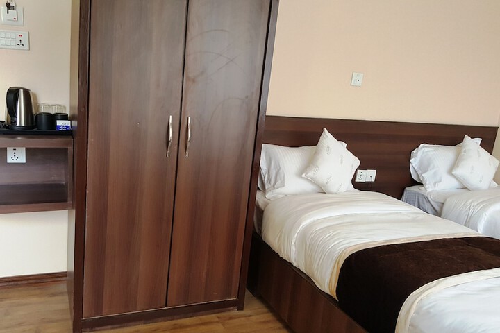 Room 12 of 42