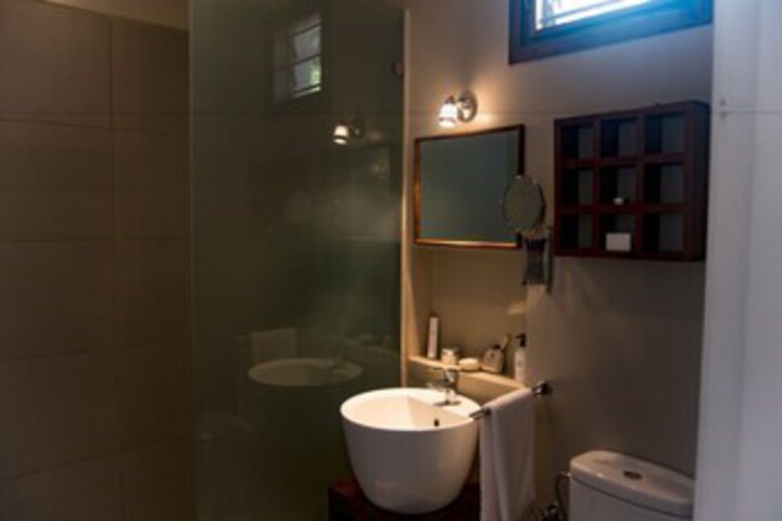 Room 4 of 33