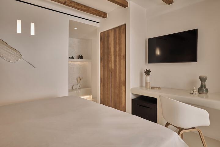 Room 33 of 83