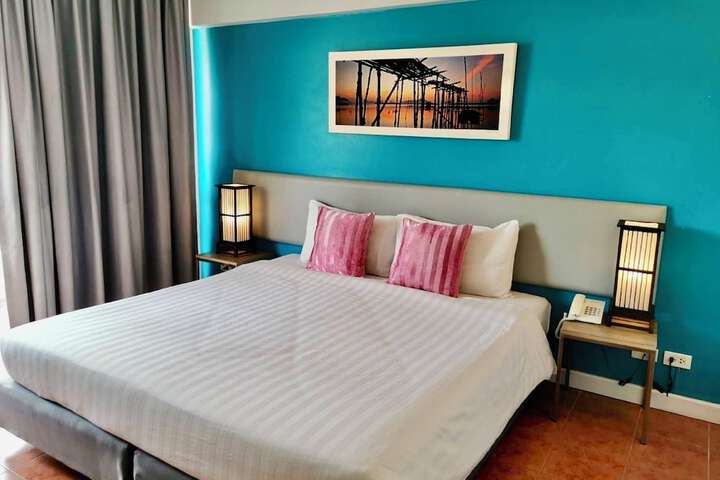 Room 30 of 99