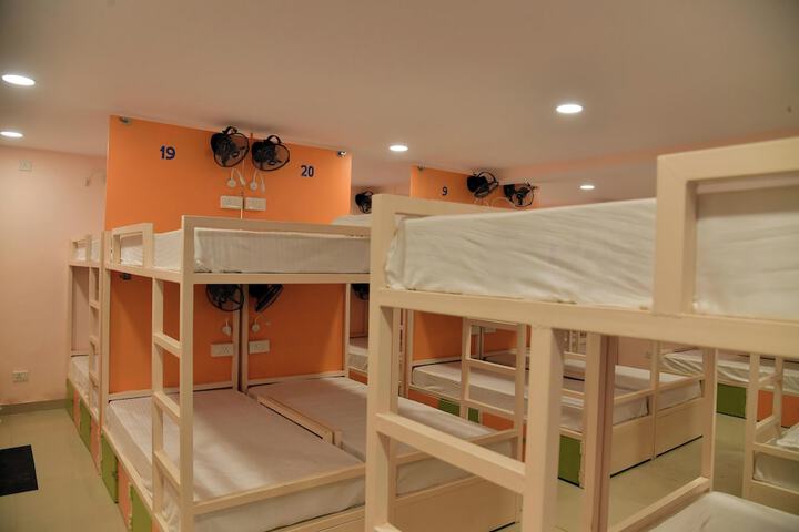 Room 11 of 32