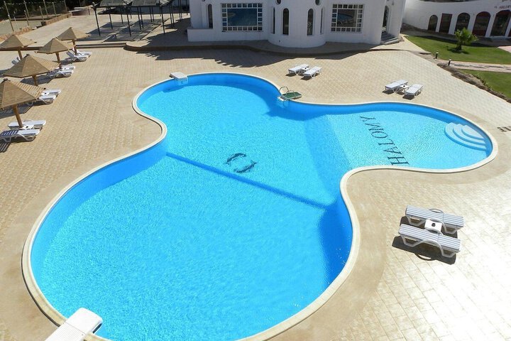 Pool 12 of 53