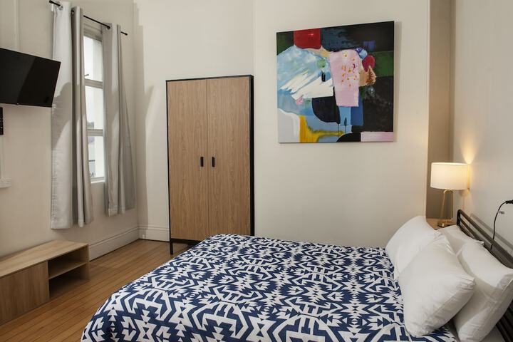 Room 2 of 9
