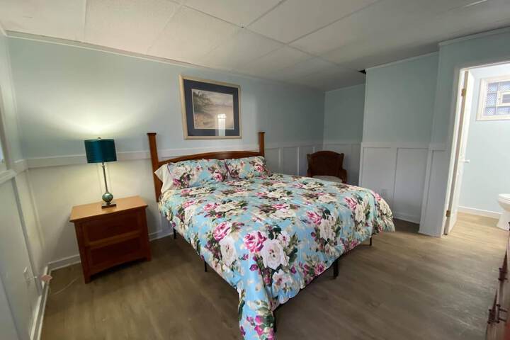 Room 5 of 9