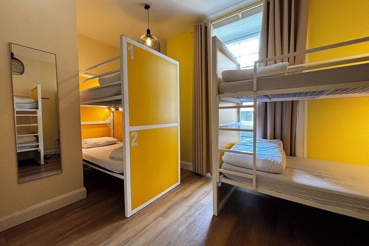 Room 30 of 76