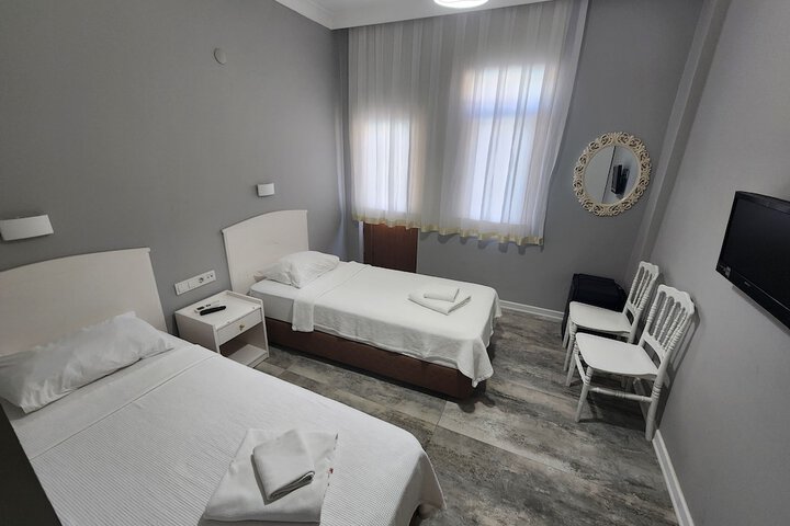 Room 11 of 48