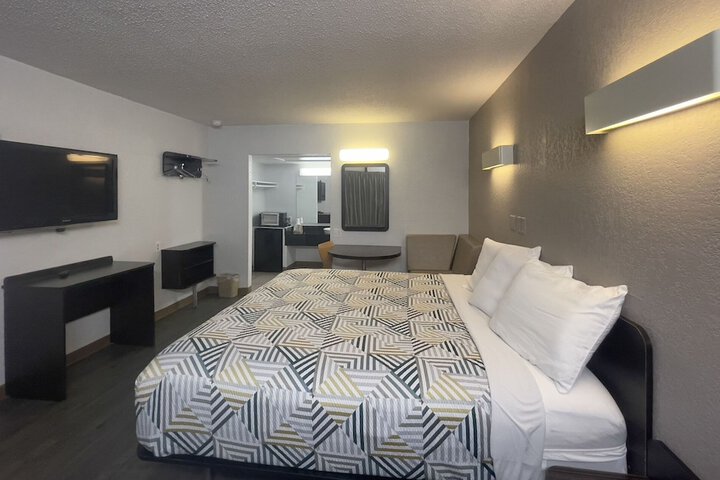 Room 14 of 40