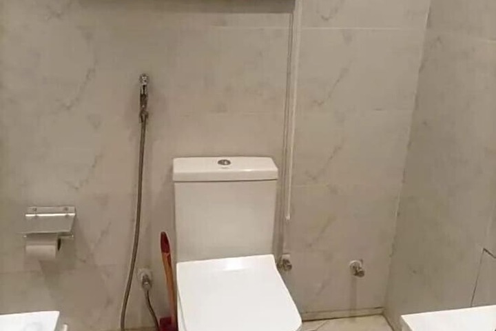 Room 11 of 18