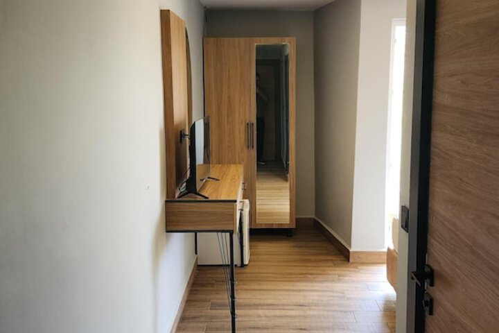 Room 10 of 18