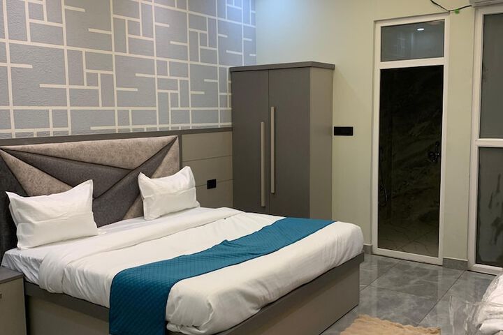 Room 3 of 11