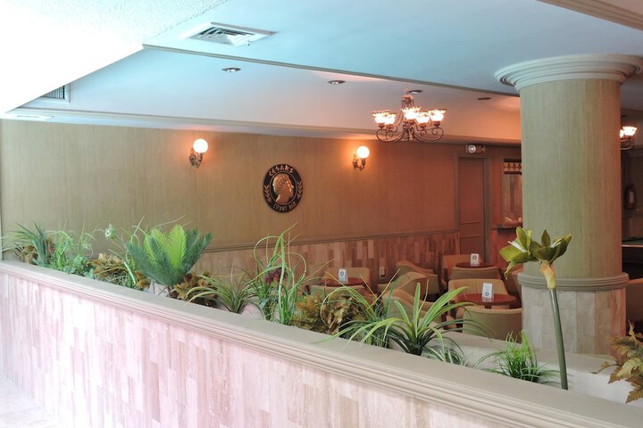 Lounge 44 of 55
