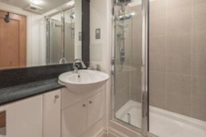 Room 6 of 19