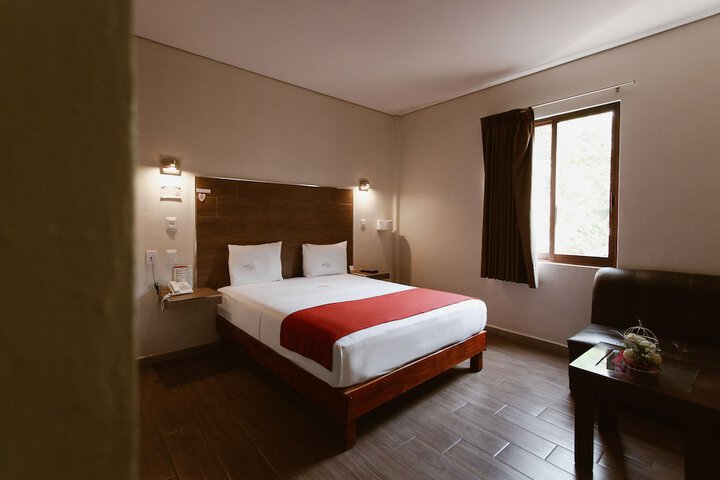 Room 5 of 16