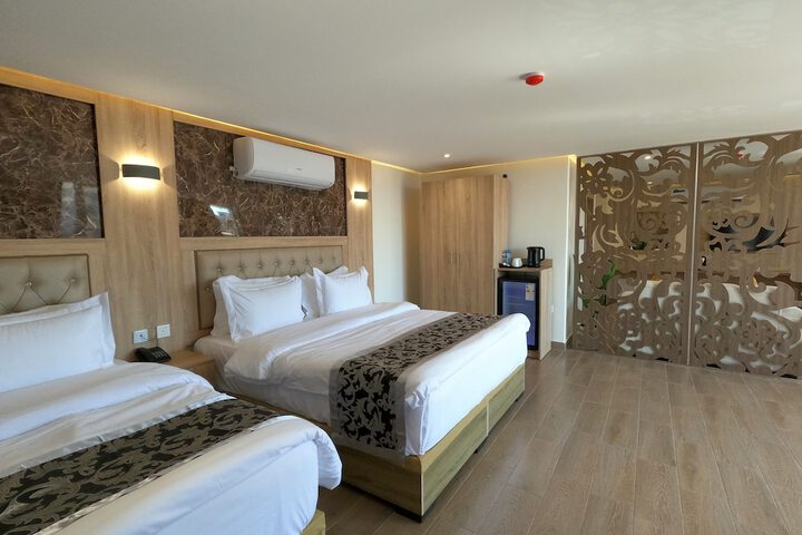 Room 16 of 30