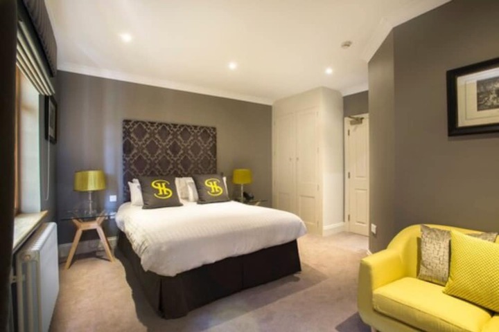 Room 10 of 65