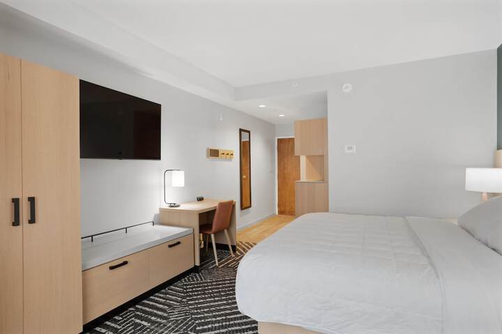 Room 11 of 103