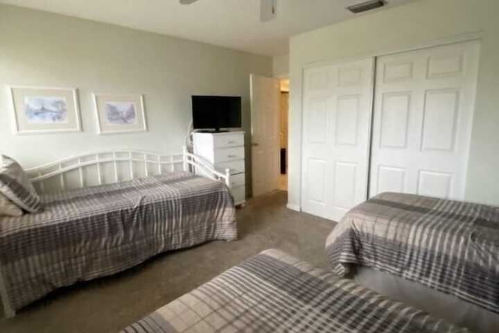 Room 5 of 19