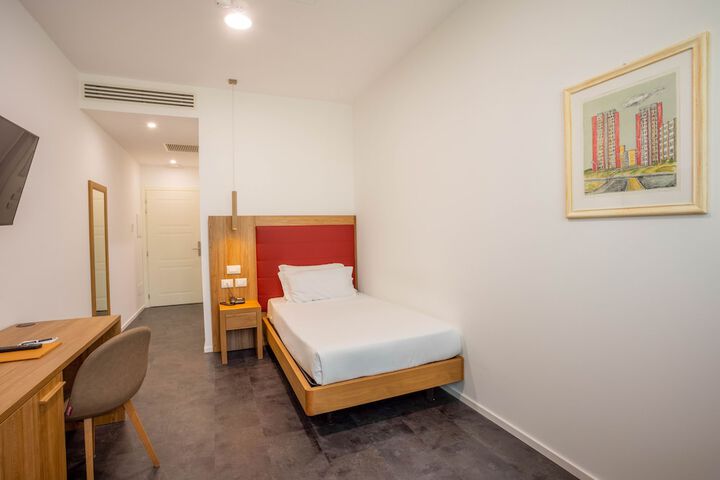 Room 14 of 48