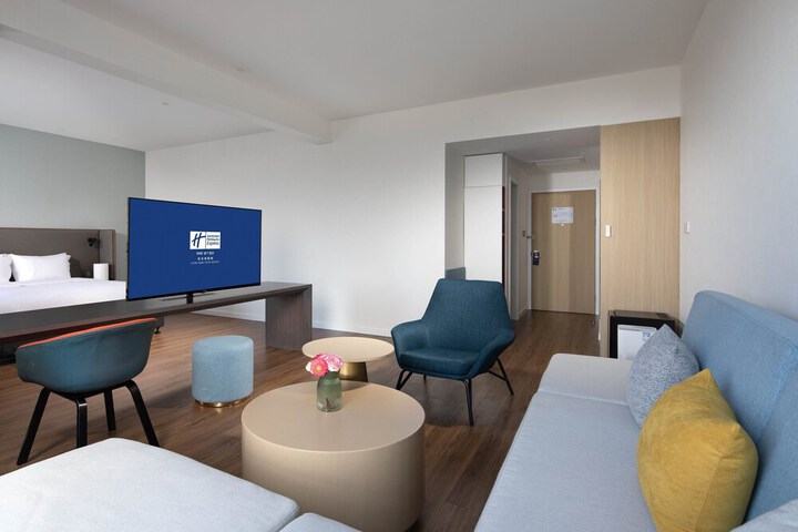 Room 15 of 46